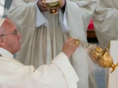 Kiliziya Gatolika yatangaje ko abagabo bafite ibyiyumvo byo kuryamana n’abo bahuje ibitsina bemerewe kuba abapadiri