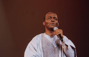 Alexis Dusabe yashimiye abakunzi b’ibihangano bye ababwira ko urukundo rwabo ari rwo rwamukomeje mu myaka 25 amaze akora umurimo w’Imana.