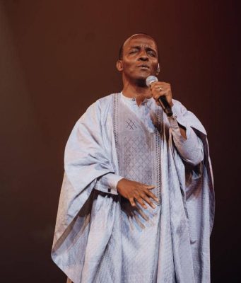 Alexis Dusabe yashimiye abakunzi b’ibihangano bye ababwira ko urukundo rwabo ari rwo rwamukomeje mu myaka 25 amaze akora umurimo w’Imana.