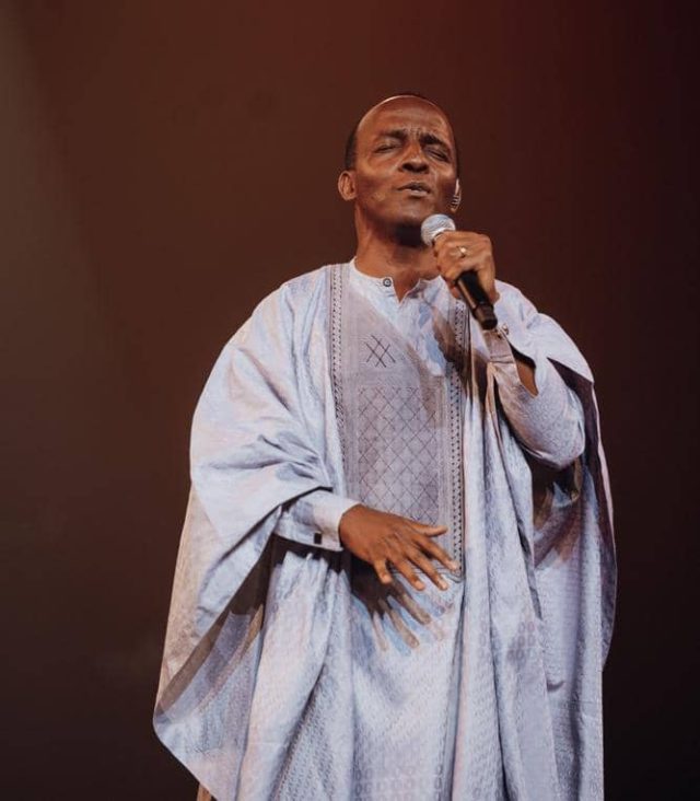 Alexis-Dusabe-yagaragaje-ko-urukundo-rwabantu-rwamuherekeje-mu-myaka-25-amaze-mu-muziki